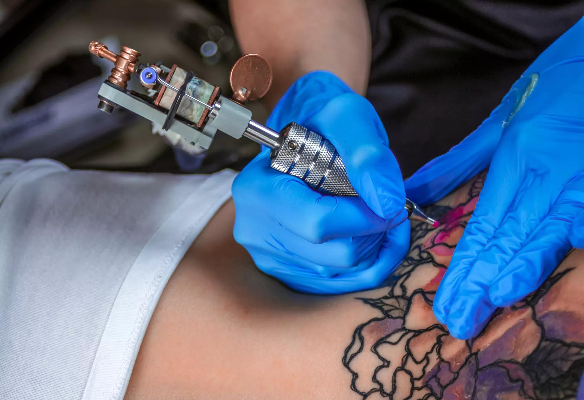 Pros and Cons of Using Numbing Cream for Tattoos
